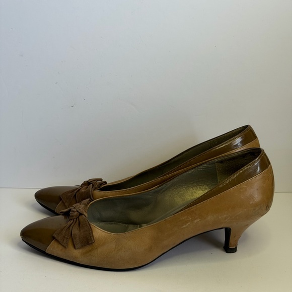 VTG Yves Saint Laurent Leather Pumps w a Bow Accent and Patent Leather Toe Cap - Picture 5 of 12